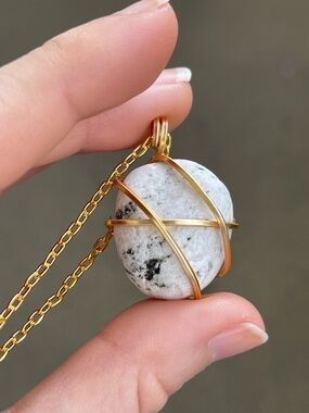 Granite Gold Tone Wire Wrap Necklace